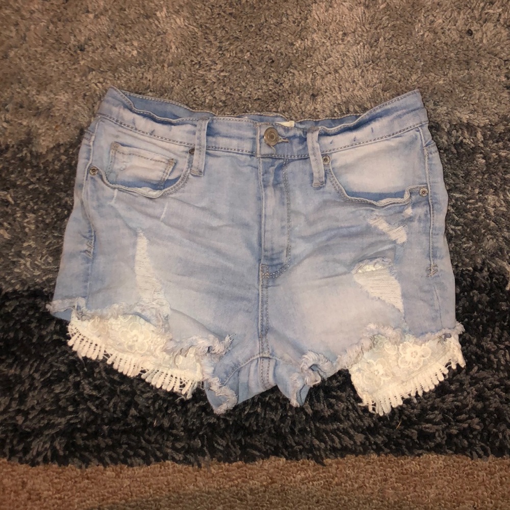 Jean shorts with floral pocket design